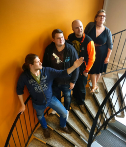 Kuvassa ryhmän jäseniä